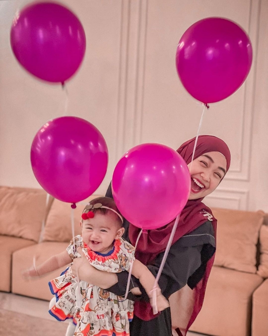 Cute! 5 Potret Baby Moana Anak Ria Ricis Main Balon, Ekspresinya Gemesin Banget!