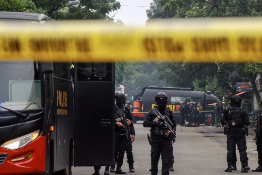 Pengamanan Ketat Brimob Setelah Ledakan Bom di Polsek Astana Anyar