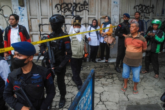 Pengamanan Ketat Brimob Setelah Ledakan Bom di Polsek Astana Anyar