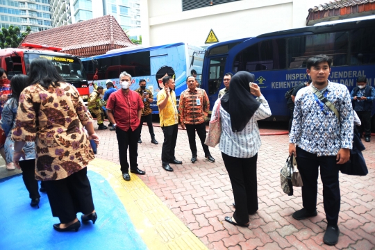 Kebakaran Lalap Lantai 5 Kemenkumham, Pegawai Berhamburan Keluar Gedung