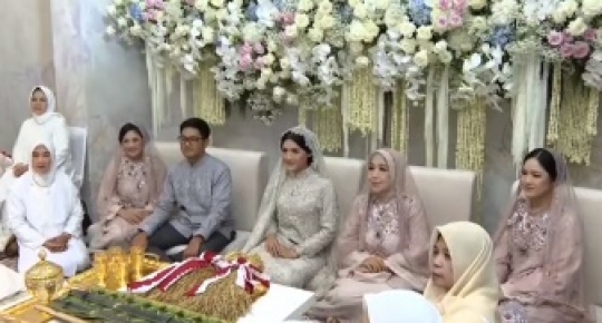 Momen Haru Pengajian Jelang Pernikahan Erina Gudono, Ibunda Tampak Menangis