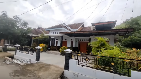 Potret Kampung TKI Korea di Lereng Gunung Ponorogo, Kawasan Rumah Elite Bak Istana