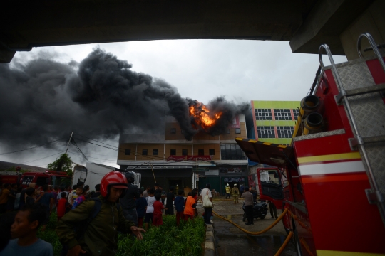 Dealer Motor Cakung Terbakar Hanguskan Puluhan Sepeda Motor Siap Kirim