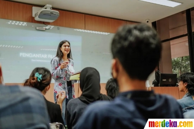 Foto : Jadi Dosen, Ini Deretan Foto Dian Sastro Ngajar Di Depan ...