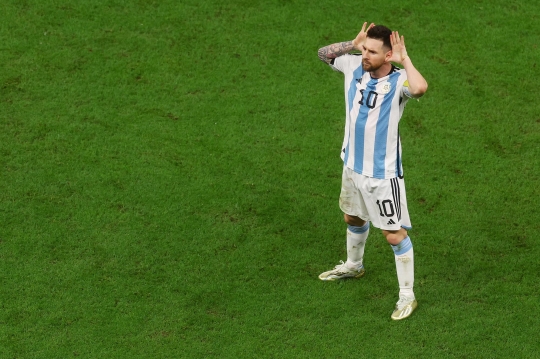 Panas, Ini Selebrasi Provokatif Messi di Depan Louis van Gaal