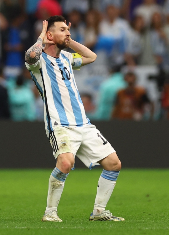 Panas, Ini Selebrasi Provokatif Messi di Depan Louis van Gaal