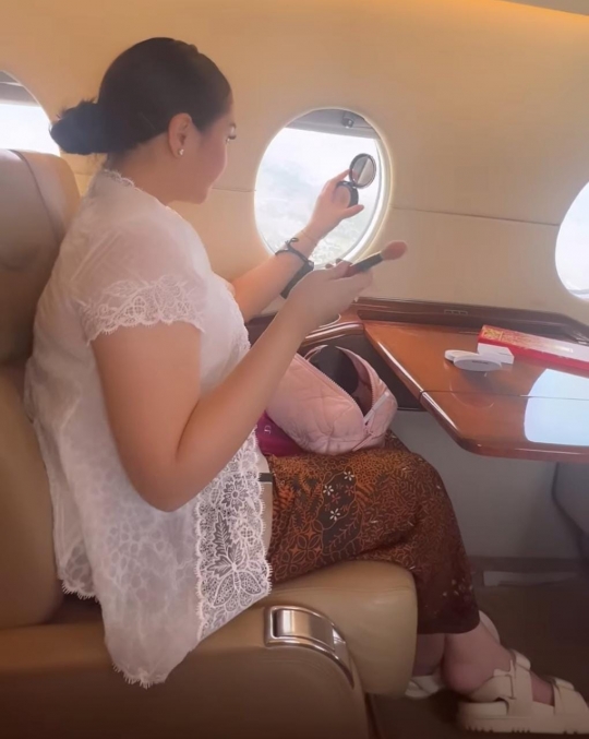 Raffi Ahmad & Nagita Slavina Naik Private Jet Hadiri Ngunduh Mantu Kaesang Pangarep