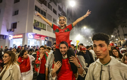 Selebrasi Suporter Cantik Rayakan Kemenangan Maroko Lolos ke Semi Final Piala Dunia