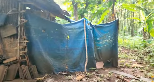 Unik, Potret Rumah Sederhana Berdinding Bilik Bambu Belasan Tahun Tanpa Listrik