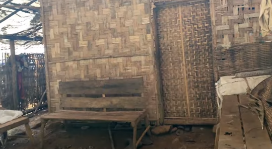 Unik, Potret Rumah Sederhana Berdinding Bilik Bambu Belasan Tahun Tanpa Listrik