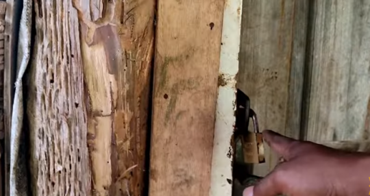 Unik, Potret Rumah Sederhana Berdinding Bilik Bambu Belasan Tahun Tanpa Listrik