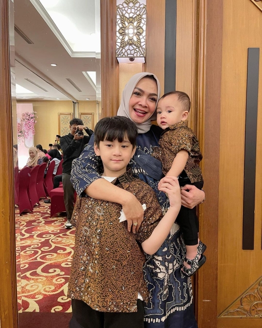 Potret Lucu Rayyanza Anak Raffi Ahmad dan Nagita Pakai Batik, Ganteng Banget!