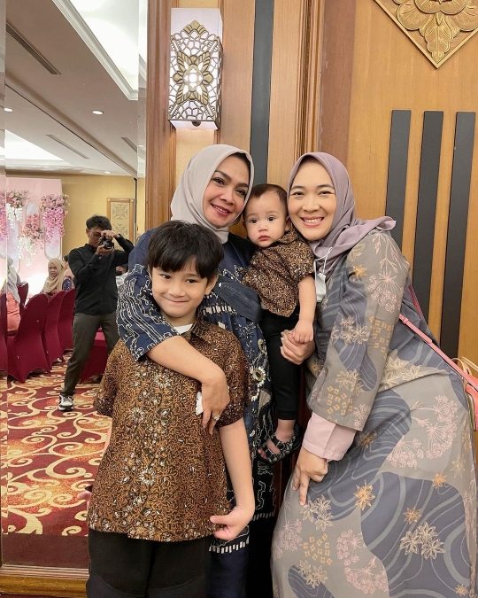 Potret Lucu Rayyanza Anak Raffi Ahmad dan Nagita Pakai Batik, Ganteng Banget!