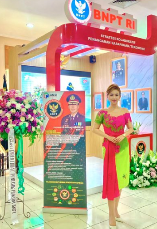Potret Kece Heni Tania & Dua Putri Cantik Dampingi Suami Pendidikan Kepemimpinan