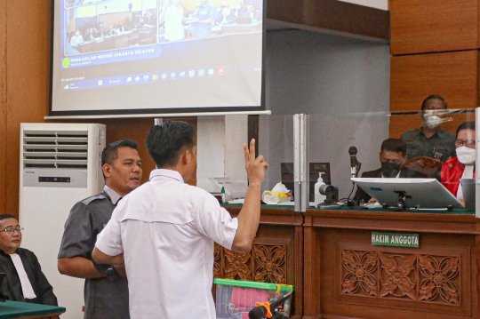 Ekspresi Bharada E Tak Gentar Hadapi Ferdy Sambo di Sidang Pembunuhan Brigadir J