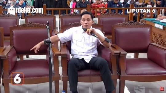 Ekspresi Bharada E Tak Gentar Hadapi Ferdy Sambo di Sidang Pembunuhan Brigadir J