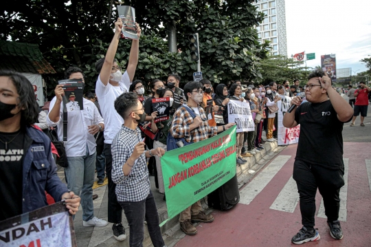 Aksi Mahasiswa dari Berbagai Kampus Demo Tolak Penggusuran SDN Pondok Cina 1