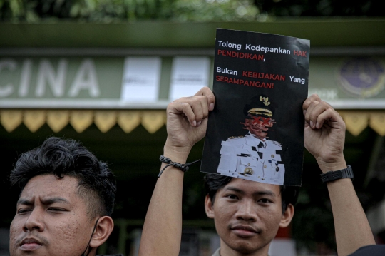 Aksi Mahasiswa dari Berbagai Kampus Demo Tolak Penggusuran SDN Pondok Cina 1