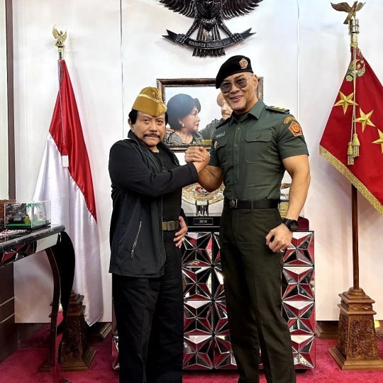 Gagah Berseragam TNI, Potret Deddy Corbuzier dengan Hendropriyono & Ipar Panglima