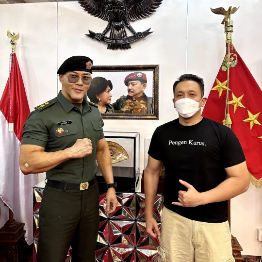 Gagah Berseragam TNI, Potret Deddy Corbuzier dengan Hendropriyono & Ipar Panglima