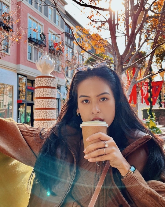 Gaya Maudy Ayunda Jalan-jalan di Amerika Serikat, Romantis Bareng Suami