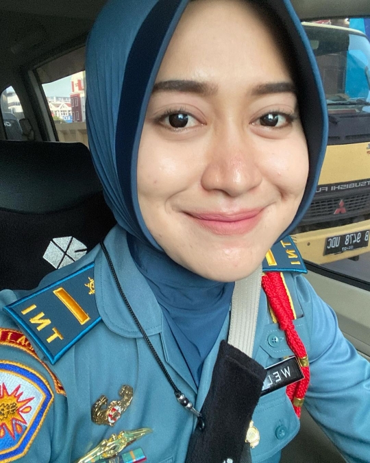 Ingat Serka Welny Septiana TNI AL Berwajah Glowing? Ternyata Kini Sudah Perwira