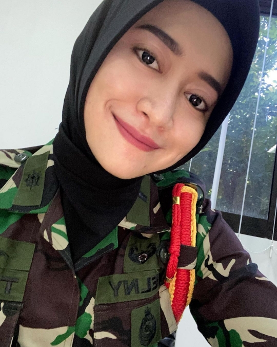 Ingat Serka Welny Septiana TNI AL Berwajah Glowing? Ternyata Kini Sudah Perwira