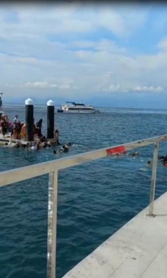 Detik-Detik Jembatan di Nusa Penida Ambruk, 35 Penumpang Tercebur ke Laut