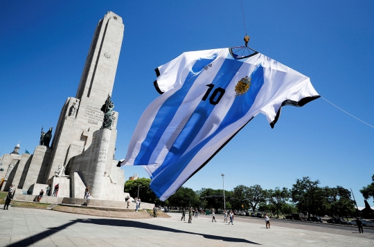 Penampakan Jersey Raksasa Messi Melayang di Kota Rosario
