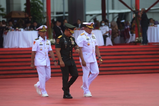 Momen Sertijab Panglima TNI kepada Laksamana Yudo Margono