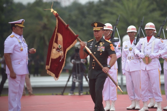 Momen Sertijab Panglima TNI kepada Laksamana Yudo Margono