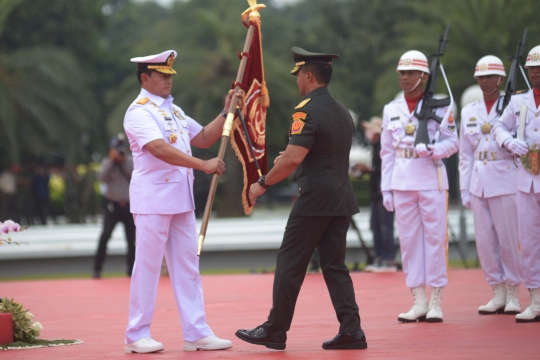 Momen Sertijab Panglima TNI kepada Laksamana Yudo Margono