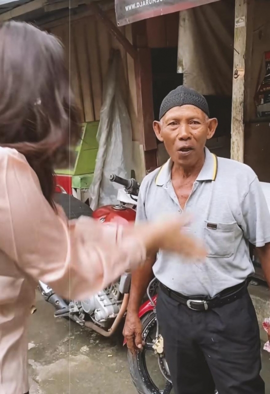 Nafa Urbach Kenalkan Keluarga & Teman Ayahnya di Magelang, Netizen 'Mau Nyaleg Mbak'