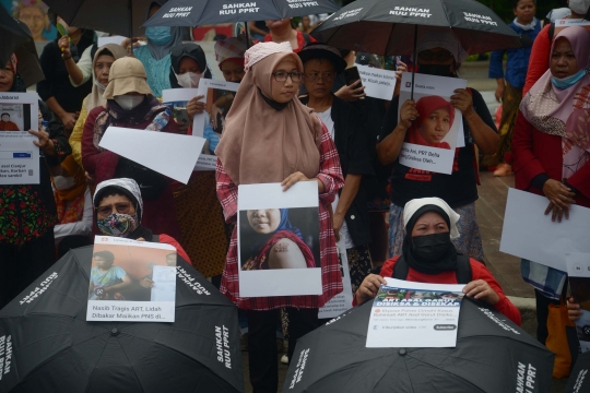 Aksi Pekerja Rumah Tangga Dukung Pengesahan RUU PPRT di Hari Ibu