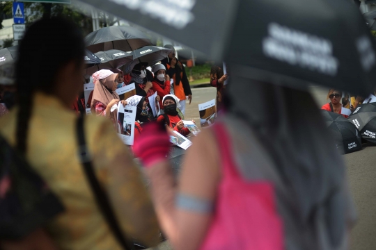 Aksi Pekerja Rumah Tangga Dukung Pengesahan RUU PPRT di Hari Ibu