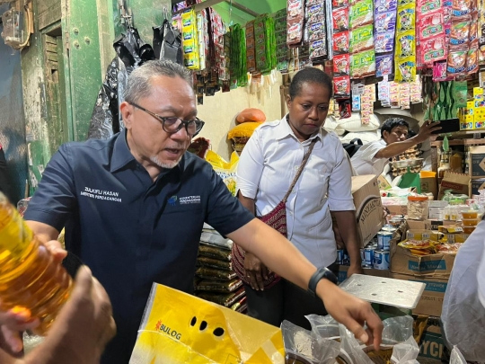 Jelang Nataru, Mendag Zulkifli Tinjau Pasar Sentral Remu di Kota Sorong