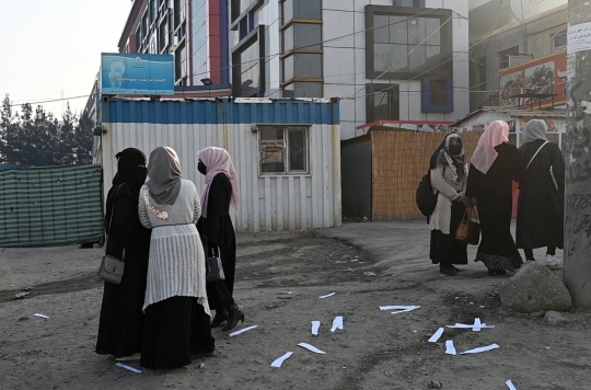 Taliban Larang Perempuan Kuliah, Kampus di Afghanistan Dijaga Pasukan Bersenjata