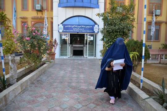 Taliban Larang Perempuan Kuliah, Kampus di Afghanistan Dijaga Pasukan Bersenjata