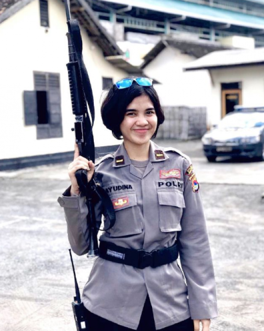 Potret Polwan Cantik Ayudina Prakasa, Ternyata Punya Suami Perwira TNI AL