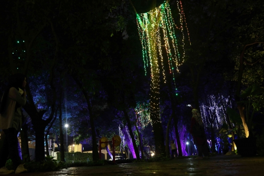 Warna-Warni Jakarta Light Festival di Taman Sumenep