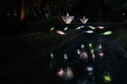 Warna-Warni Jakarta Light Festival di Taman Sumenep