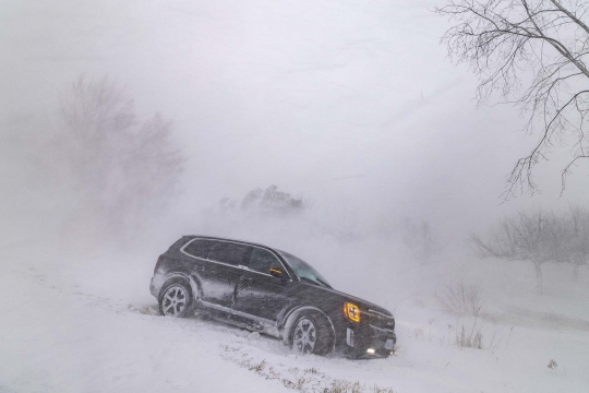 Badai Musim Dingin Terjang Kanada, Suhu Minus 45 Derajat Celsius