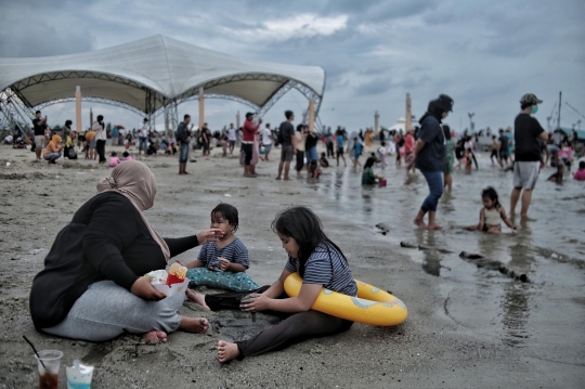 40 Ribu Wisatawan Padati Ancol saat Libur Natal