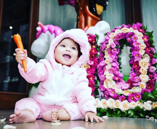 Genap Berusia 10 Bulan, Ini Potret Terbaru Baby Ameena yang Makin Cantik dan Lucu