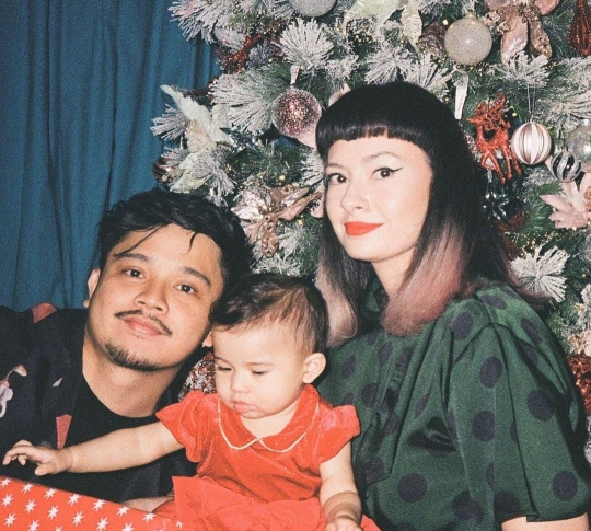 Natal Perdana Derby Romero Bersama Sang Buah Hati, Penuh Senyum Bahagia