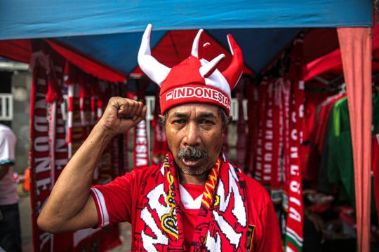 Jelang Laga AFF Indonesia vs Thailand, Atribut Timnas Ramai Diburu Pembeli