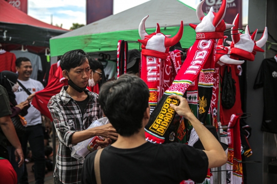 Jelang Laga AFF Indonesia vs Thailand, Atribut Timnas Ramai Diburu Pembeli