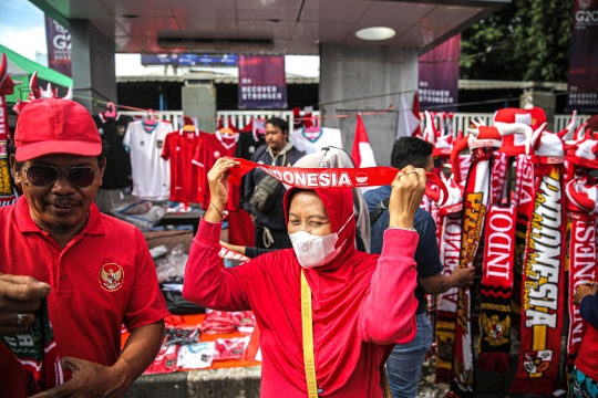 Jelang Laga AFF Indonesia vs Thailand, Atribut Timnas Ramai Diburu Pembeli