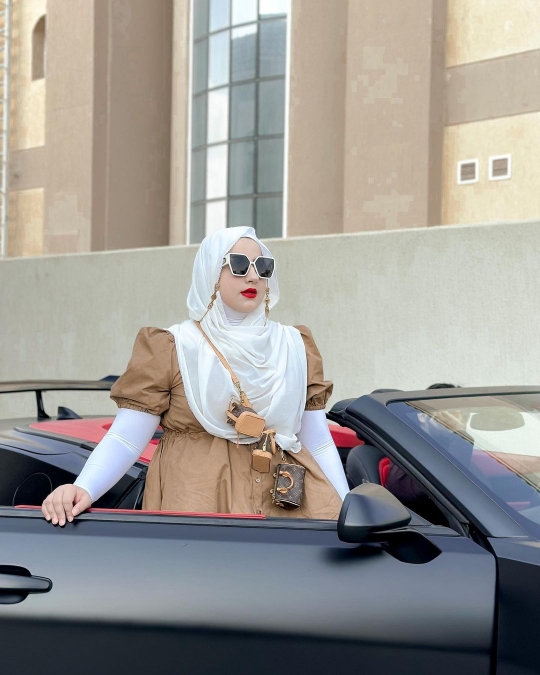 Deretan Foto Tasyi Athasyia Naik Mobil Mewah di Dubai, Netizen 'Real Sultan'