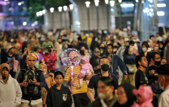 Saat Ribuan Warga Tumpah Ruah di HI Rayakan Tahun Baru 2023